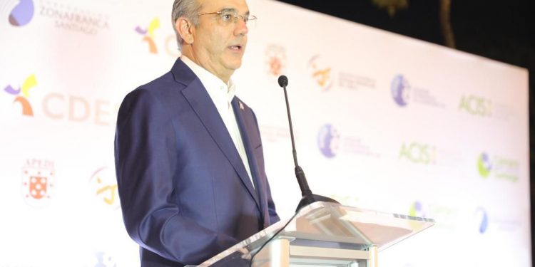 Presidente Luis Abinader reafirma compromiso con el desarrollo de Santiago y el Cibao.