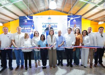 Vicepresidenta inaugura infraestructuras educativas, comunitarias y de gestión energética en el Cibao