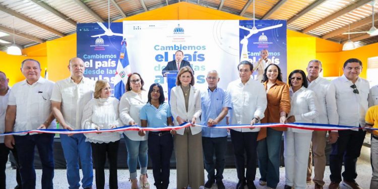Vicepresidenta inaugura infraestructuras educativas, comunitarias y de gestión energética en el Cibao