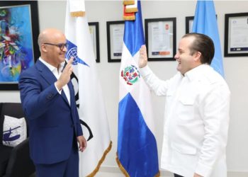 Paliza encabeza toma de posesión del nuevo director del IDAC