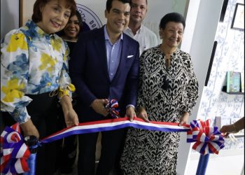 Wellington Arnaud y Besaida Santana inauguran sala de lactancia materna en INAPA
