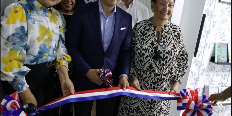 Wellington Arnaud y Besaida Santana inauguran sala de lactancia materna en INAPA