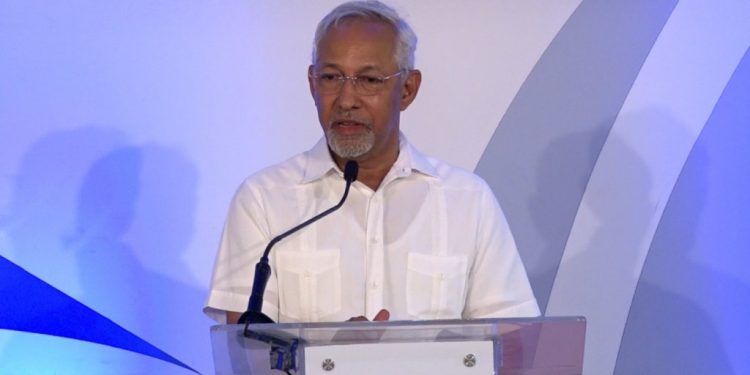 Ministro de Educación afirma Selinée Méndez desconoce temas educativos