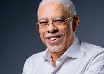 Abinader nombra al periodista Juan Taveras Hernández como miembro del consejo directivo del Indotel