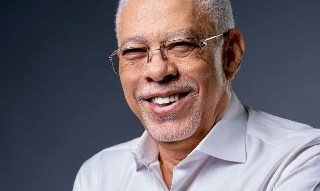 Abinader nombra al periodista Juan Taveras Hernández como miembro del consejo directivo del Indotel