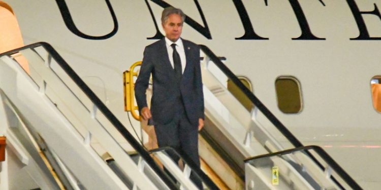 Blinken llega a República Dominicana tras agotar agenda en Haití