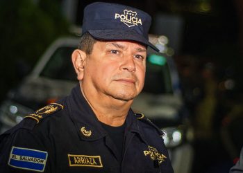 Muere en un accidente director de policía de El Salvador, líder de guerra antipandillas