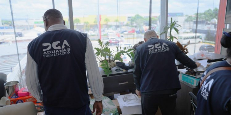 Aduanas y DGII se comprometen a proteger comercio lícito de posibles delitos