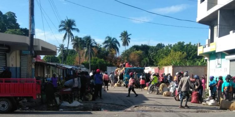 Refuerzan seguridad en la frontera con Pedernales debido al paro en el mercado binacional