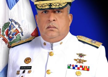 Abinader designa al vicealmirante Lee Ballester como nuevo director de Migración