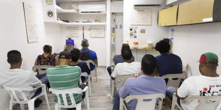 Narcóticos Anónimos forja lazos afectivos para la recuperación de adictos