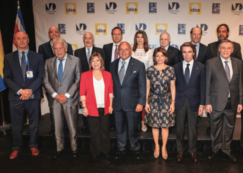 Hipólito y 30 expresidentes piden la detención de Maduro