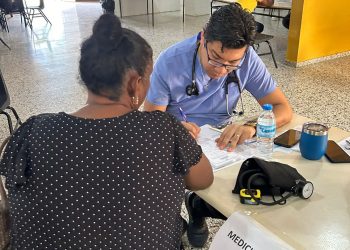 Alcaldía de Santiago realiza operativos médicos en La Otra Banda y Villa Liberación, beneficiando a más de 200 personas