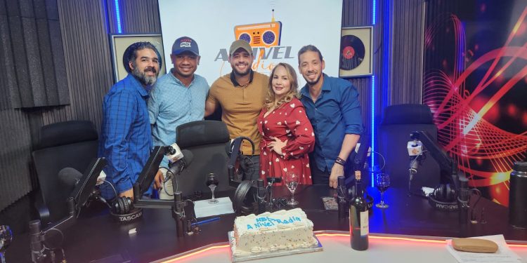 A Nivel Radio celebra su segundo aniversario con una entrega especial con la participación de Luis Luna.