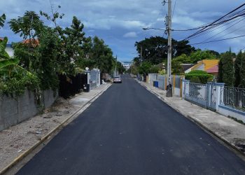 Continúa programa de asfaltado en el municipio de Santiago