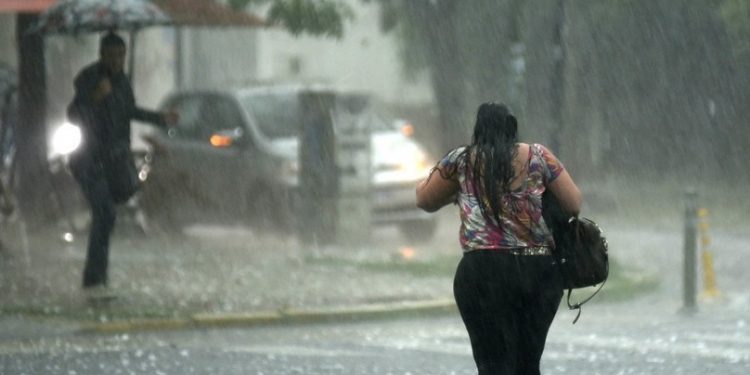 Vaguada provocará aguaceros este viernes en la tarde