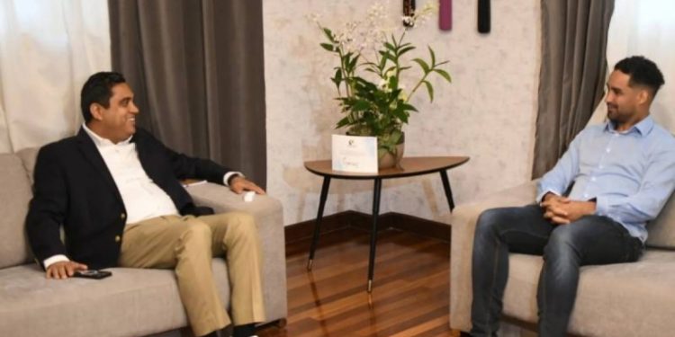 Ministro Kelvin Cruz recibe a Luguelín Santos