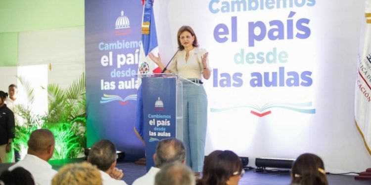 Vicepresidenta Raquel Peña inaugura obras en localidades de San Cristóbal