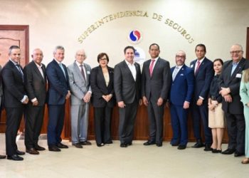 Superintendente de Seguros y CADOAR se reúnen para fomentar diálogo y promover fortalecimiento del sector