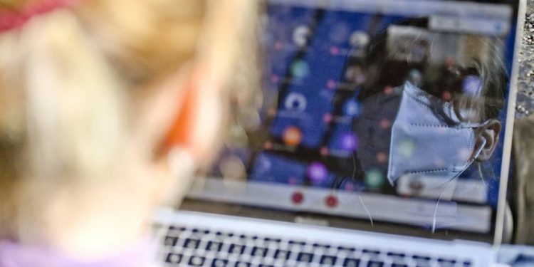 Al menos 10 detenidos por supuesta red de chantaje cibernético en Santiago