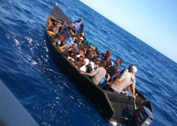 Autoridades de Islas Turcas y Caicos procesan a 32 migrantes haitianos tras interceptar embarcación