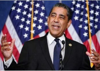 Vandalizan oficina de Adriano Espaillat en NY