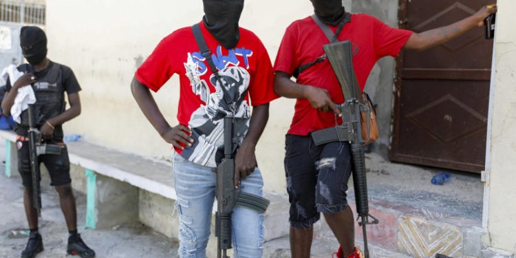 Pandilleros disparan contra helicóptero de la ONU en Haití
