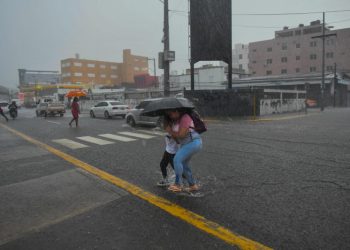 Efectos del huracán Óscar causarán aguaceros durante este domingo en República Dominicana