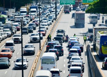 Agentes de la Digesett retienen motoristas se desplazaban por túnel en operativo en la Kennedy con Gómez