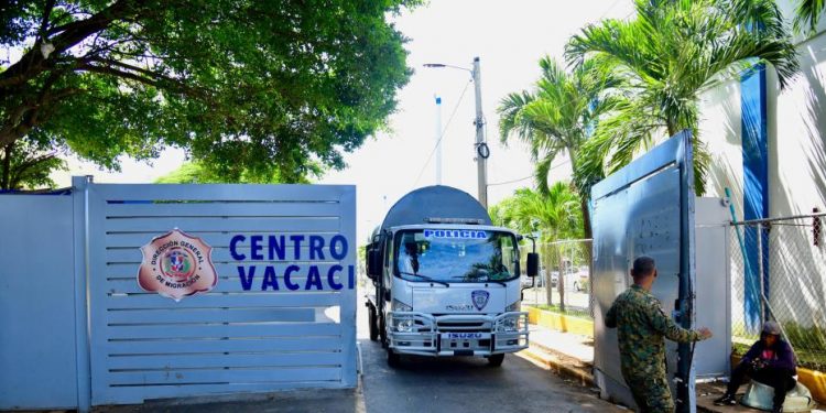 Nueva ley de Migración busca sancionar con cárcel a migrantes repatriados que reingresen ilegalmente a RD