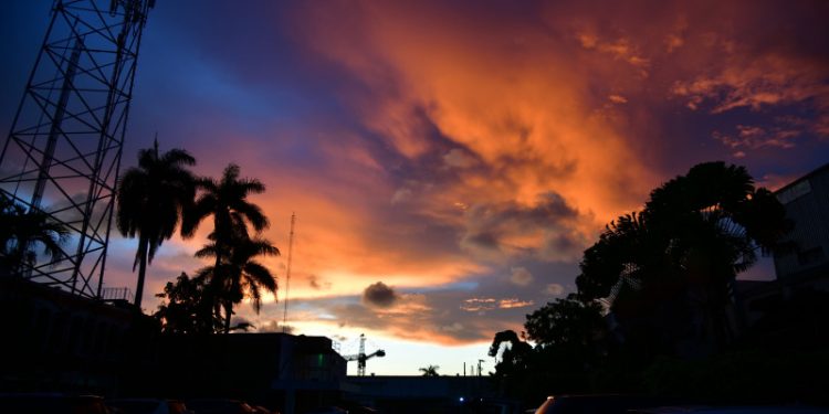 El cielo se vistió de color en la capital