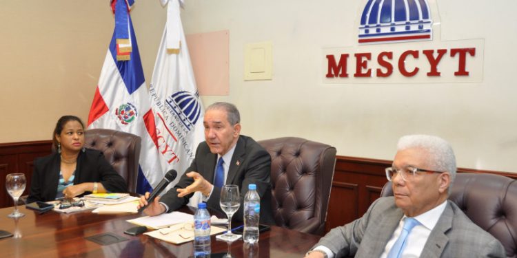 Mescyt apoya plan de Listín Diario para ofertar becas a los presos