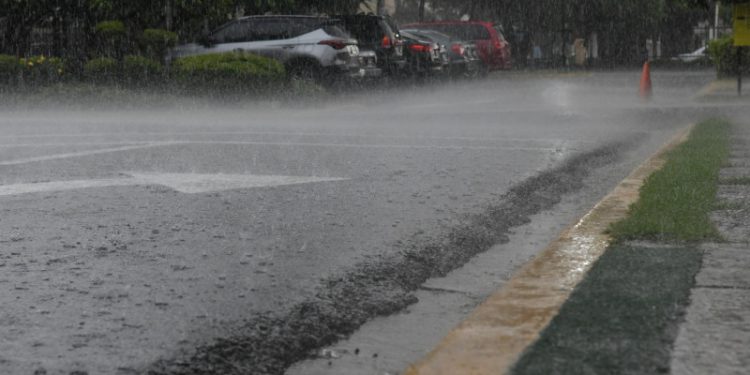 Lluvias continuarán sobre el país este domingo