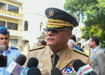 Ministro de Defensa afirma será duro contra los traficantes de ilegales