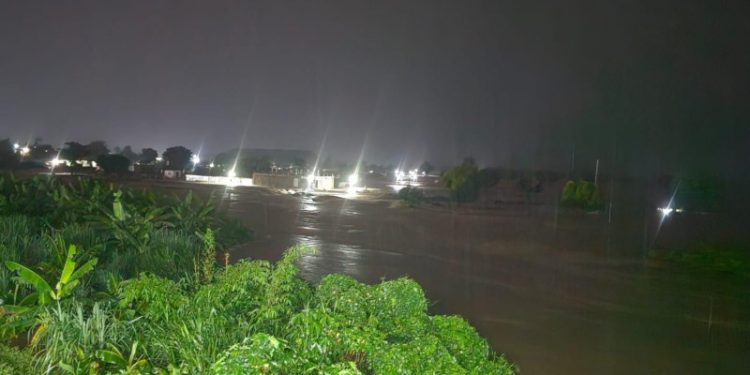 Crecida del río Masacre rebosa canal haitiano