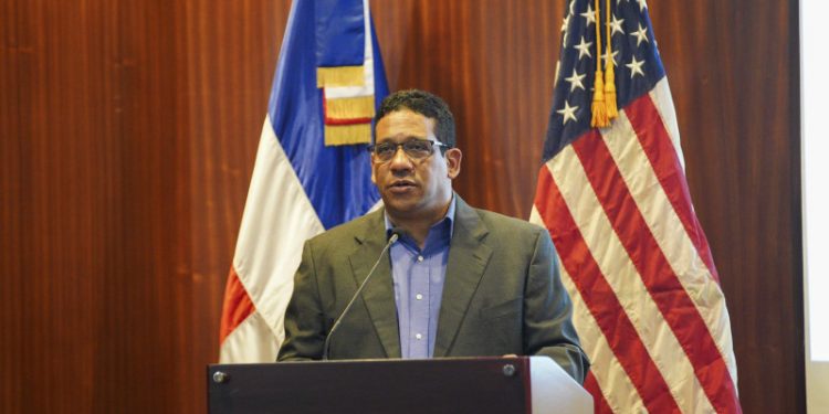 Carlos Pimentel defiende su designación en Alianzas Público-Privadas