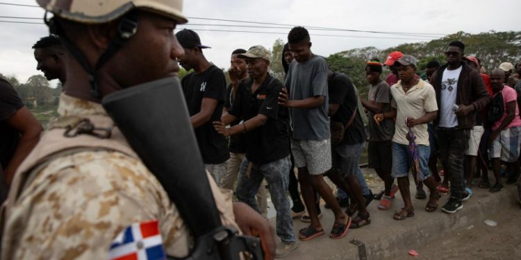 Alcalde autoriza a hacendado a emplear 250 haitianos en finca