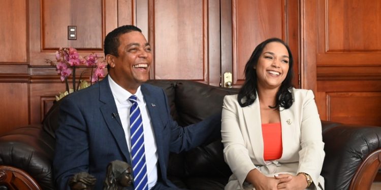 Los D’Aza: un relevo político lleno de orgullo mutuo