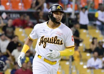 Águilas vencen EO por 2da. noche seguida, esta vez dejándolas en el terreno