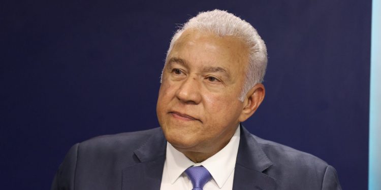 Andrés Bautista resalta valentía de Abinader al proponer reforma fiscal