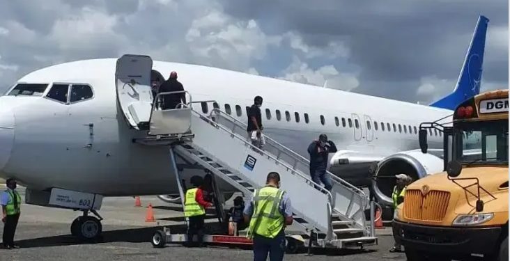 EE.UU. UU. repatriación a 135 dominicanos