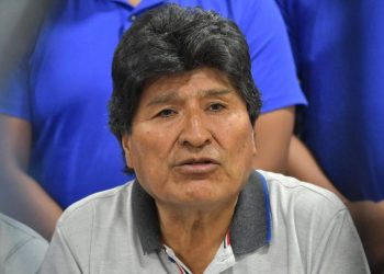 Evo Morales denuncia que desconocidos dispararon a su vehículo e hirieron a su chofer