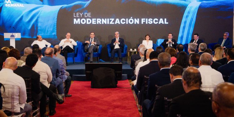 Presidente Abinader encabeza presentación del proyecto de ley de modernización fiscal en LA Semanal