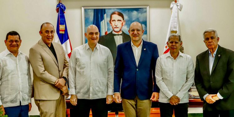 Alcalde Ulises Rodríguez y Ministro Pavel Isa activan el Plan Metropolitano Asociativo de Ordenamiento Territorial en Santiago