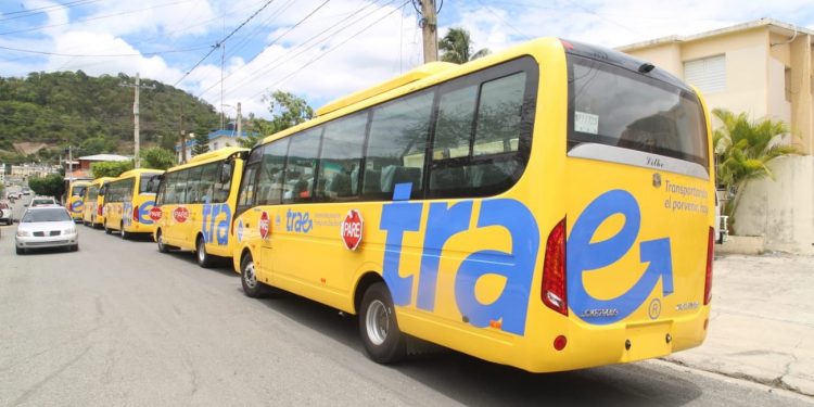 Minerd llamará a licitación de autobuses
