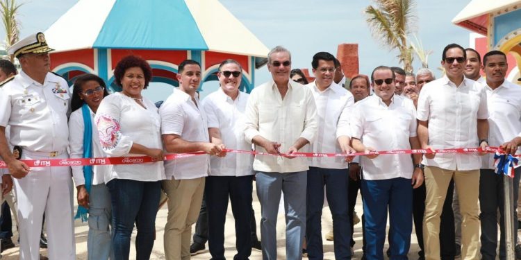 Presidente Abinader inaugura segunda fase del puerto Cabo Rojo y un acueducto que beneficiará ocho mil habitaciones del área turística