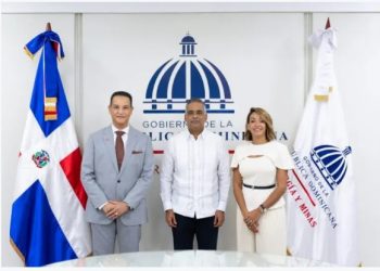 Ministro Santos Echavarría juramenta a nuevos viceministros de Transición Energía y Energía Nuclear