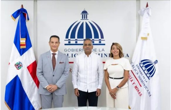 Ministro Santos Echavarría juramenta a nuevos viceministros de Transición Energía y Energía Nuclear