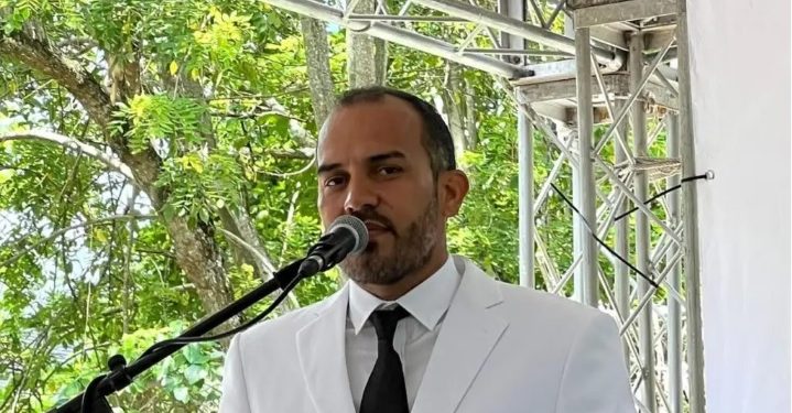 Renuncia alcalde de Jamao en protesta a expulsión de Amarante Baret