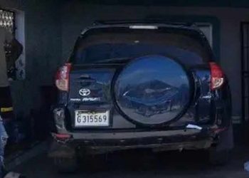 Una madre atropella a su hijo al aparcar su vehículo